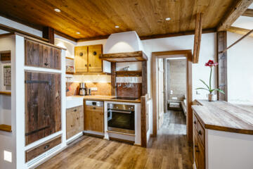 Ferienwohnung mit Altholz im Chalet Stil mit zwei getrennten Schlafzimmern